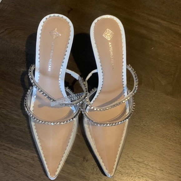 Antonio Melani
Elisha clearVinyl Rhinestone Mules new without box - Picture 2 of 9